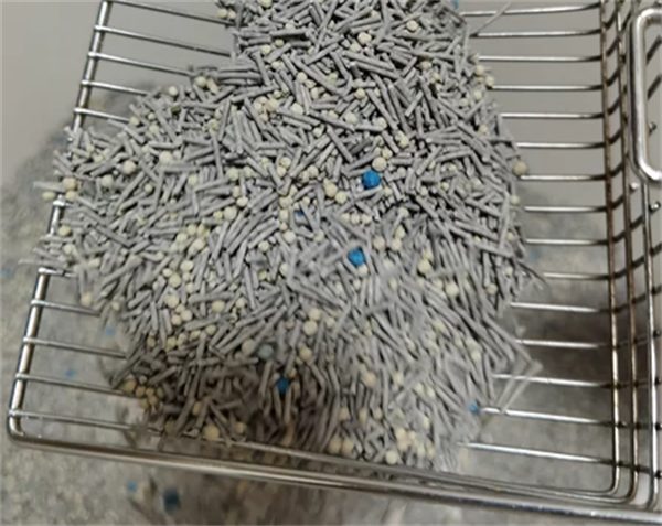 混合猫砂全面测评:除臭结团性能与性价比深度对比分析 混合猫砂全面测评:除臭结团性能与性价比深度对比分析