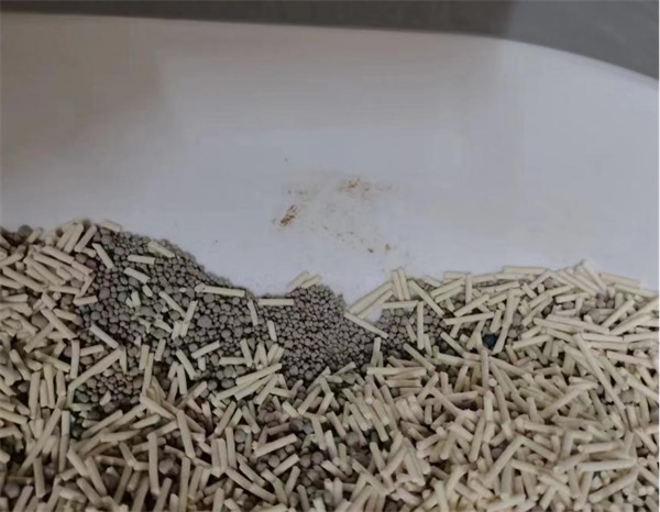 豆腐膨润土混合猫砂测评:结团除臭与粉尘表现分析 豆腐膨润土混合猫砂测评:结团除臭与粉尘表现分析