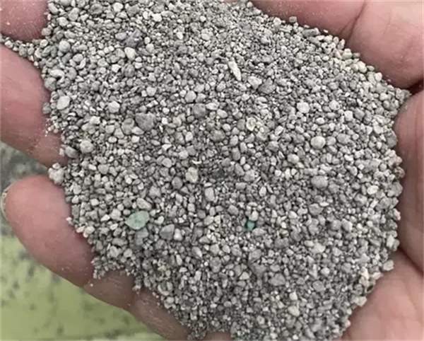 钠基矿石猫砂深度测评:除臭结团表现与选购要点分析 钠基矿石猫砂深度测评:除臭结团表现与选购要点分析