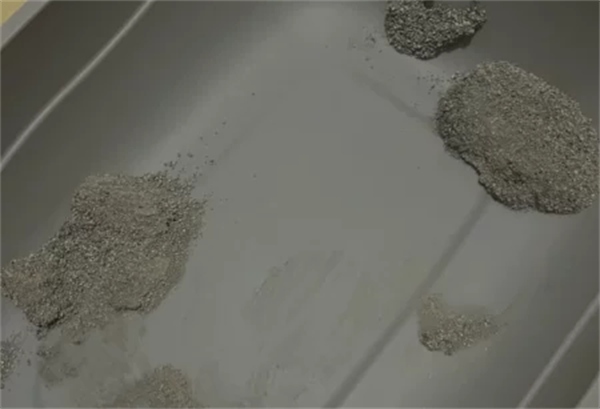 钠基矿石猫砂深度测评:除臭结团表现与选购要点分析 钠基矿石猫砂深度测评:除臭结团表现与选购要点分析