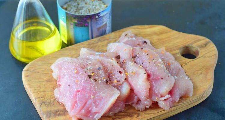 食物如何影响小狗毛发颜色？关键营养与饮食搭配解析