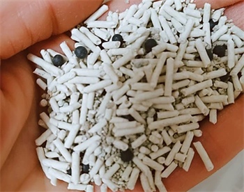 混合猫砂实测：结团除臭表现如何？选购指南来了