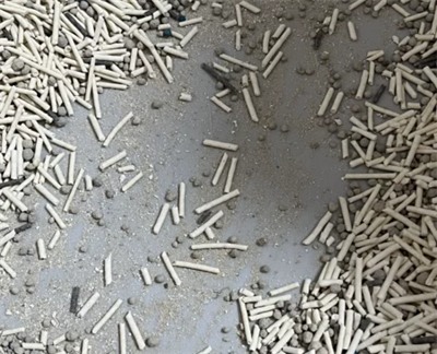 混合猫砂测评:扬尘少但化粉严重,结团除臭表现如何? 混合猫砂测评:扬尘少但化粉严重,结团除臭表现如何?