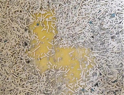 火山石混合猫砂测评：结团粘底表现佳，除臭粉尘需留意