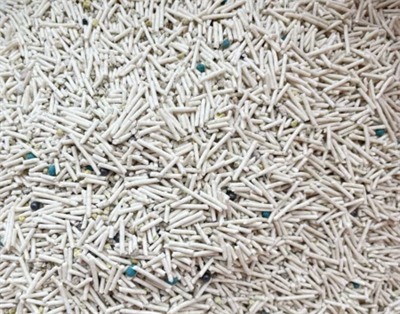 火山石混合猫砂测评：结团粘底表现佳，除臭粉尘需留意