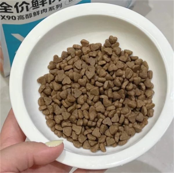 高蛋白鲜肉猫粮深度测评：适口性佳但价格偏高，适合成猫吗？