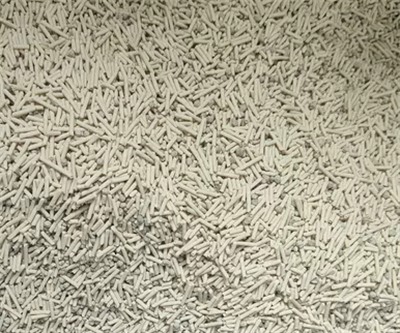 混合猫砂除臭结团效果测评：实测优缺点与性价比分析