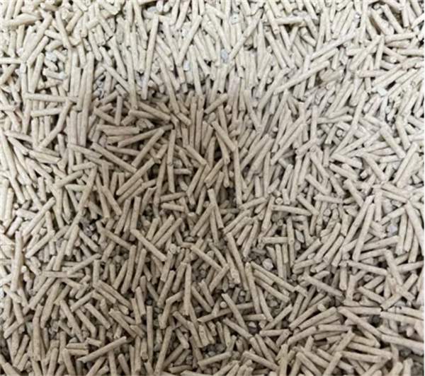 谷物混合猫砂测评：除臭结团快但粘底问题需关注