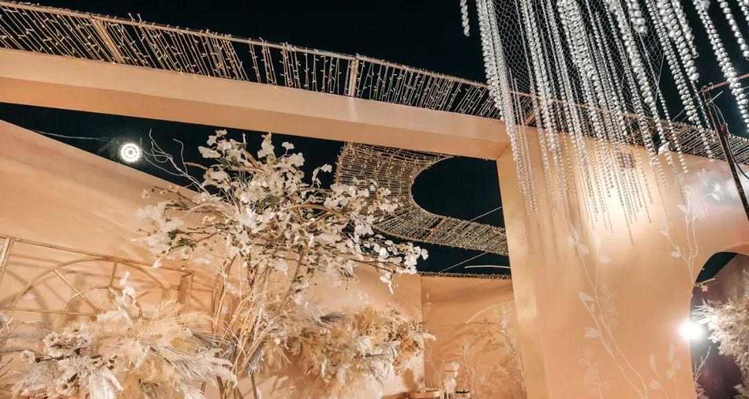 香槟金色家居搭配方案大全，轻松打造高端奢华空间氛围