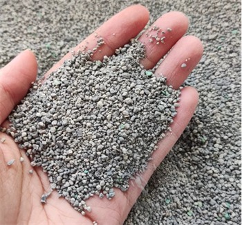 这款低价矿砂实测:结团松散易粘底,粉尘与除臭表现如何? 这款低价矿砂实测:结团松散易粘底,粉尘与除臭表现如何?