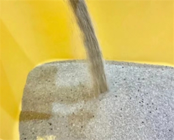 矿砂猫砂好用吗？实测告诉你细腻脚感与除臭效果