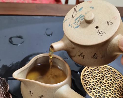 烧檀香的健康益处：缓解压力、净化空气与宁静身心