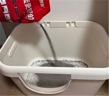 矿砂猫砂使用体验测评:除臭效果与清理便捷性如何平衡 矿砂猫砂使用体验测评:除臭效果与清理便捷性如何平衡