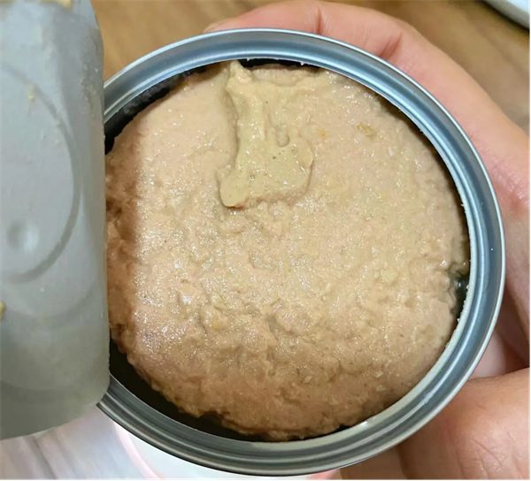 猫咪主食罐测评：鲜肉配方适口性实测与安全性分析
