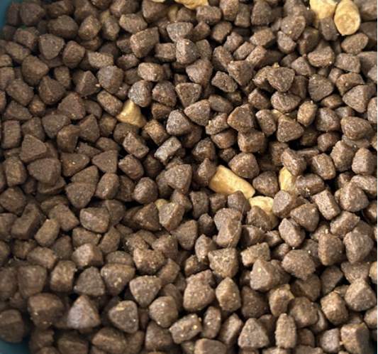 适口性佳但存隐患的中端冻干双拼猫粮 适口性佳但存隐患的中端冻干双拼猫粮