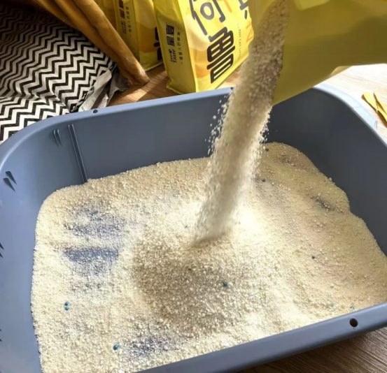 木薯植物猫砂使用体验:结团好、不粘底、除臭表现优秀 木薯植物猫砂使用体验:结团好、不粘底、除臭表现优秀