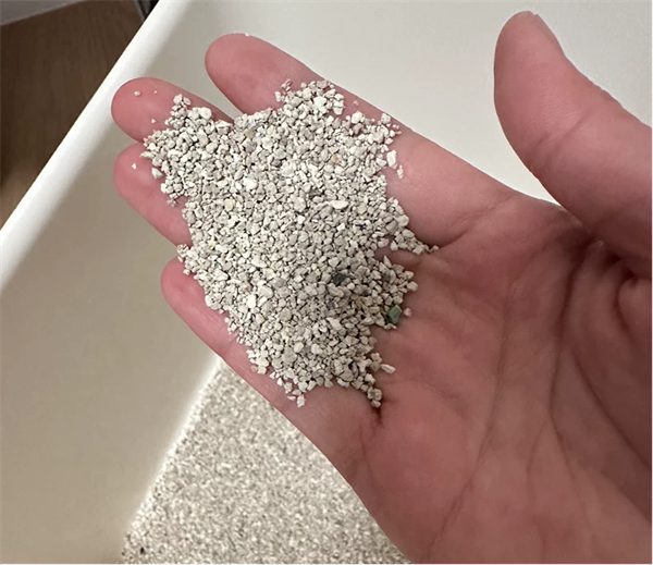 守爱KO矿砂测评：粉尘少脚感佳，适合预算有限的猫咪主人