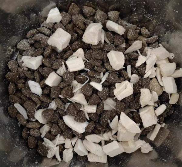 鲜肉猫粮测评：醇粹黑标营养适口性如何？