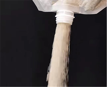 猫砂测评：无粉尘结团紧实，但粘底问题明显