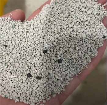 猫砂测评：无粉尘结团紧实，但粘底问题明显