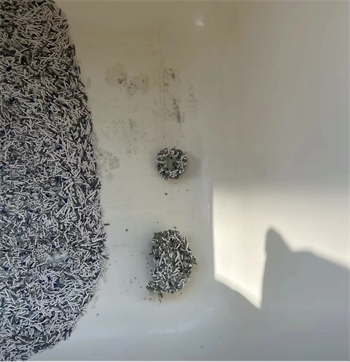 猫砂测评：无粉尘结团紧实，但粘底问题明显