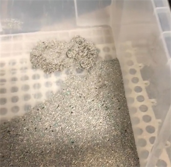 钠基矿砂测评:粉尘少 粘底牢 使用体验真实反馈 钠基矿砂测评:粉尘少 粘底牢 使用体验真实反馈