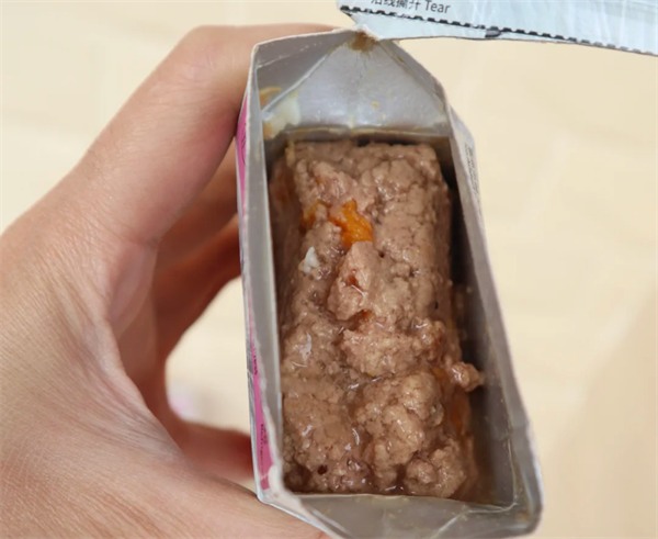 猫咪湿粮开饭乐肉小方测评：营养均衡但适口性一般