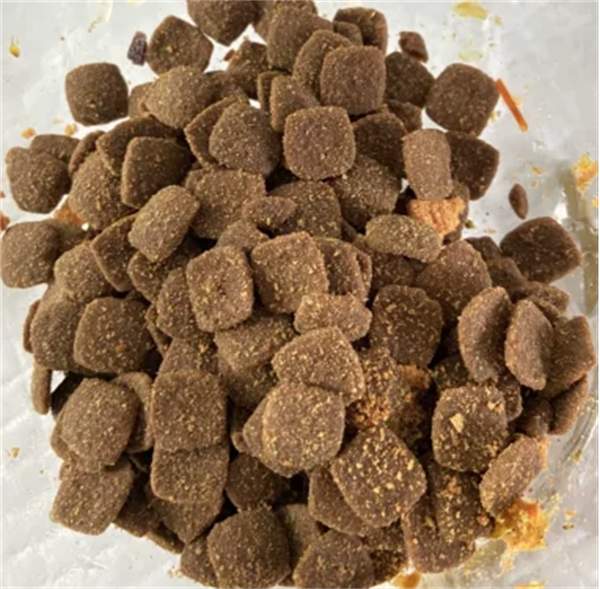 冻干双拼犬粮测评：适口性佳但透明度待提升