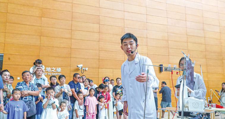 秋田犬不同阶段饲养全攻略:健康、训练与关怀 秋田犬不同阶段饲养全攻略:健康、训练与关怀