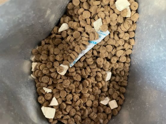 烘焙猫粮测评：高蛋白配方健康适口但价格偏高