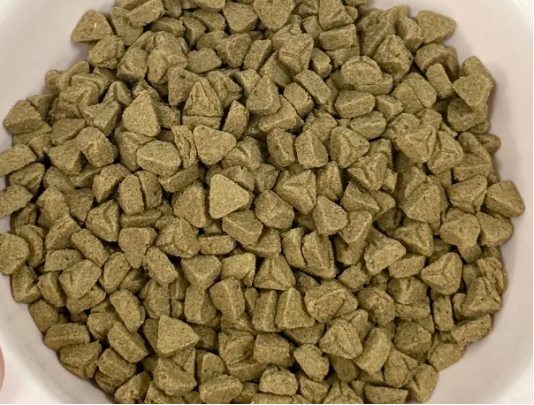 高肉低敏猫粮配方解析与性价比评测