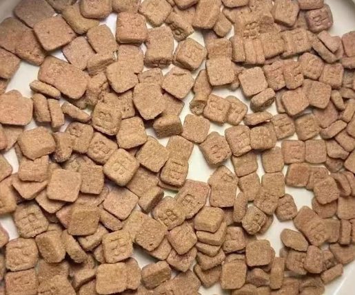 烘焙犬粮优缺点分析:高纤低敏原料与营养适口性评测 烘焙犬粮优缺点分析:高纤低敏原料与营养适口性评测