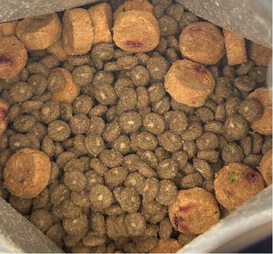 蓝氏真鲜乳鸽狗粮测评:配方优缺点与性价比分析 蓝氏真鲜乳鸽狗粮测评:配方优缺点与性价比分析