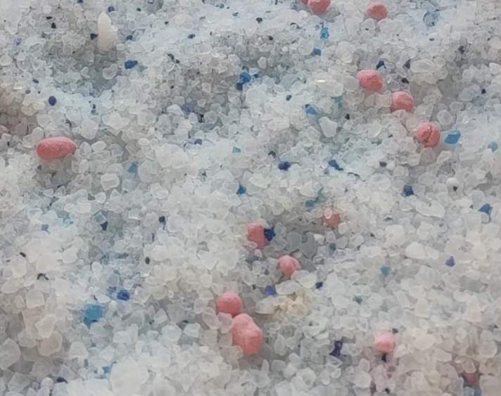 猫砂避雷指南：甲醛超标与水晶砂危害解析