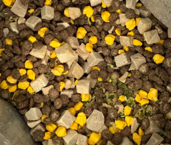 醇粹黑标PRO鸭肉梨狗粮测评：这也太丰盛了吧~