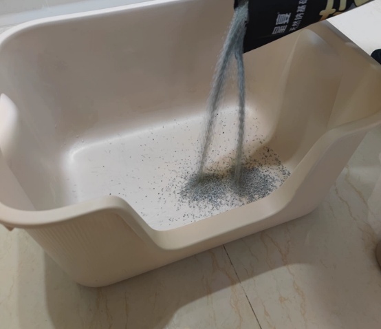 星宴荷鲁斯天然钠基矿砂全面测评，除臭结团性能表现如何？