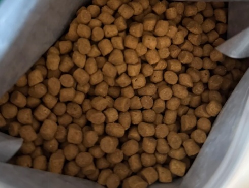 网易严选鲜蒸全价猫粮评测 工艺创新营养丰富但价格偏高