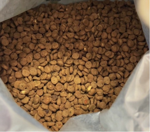 1袋粮=1.8瓶鱼油？尾巴生活闪靓鲜焙犬粮深度测评！