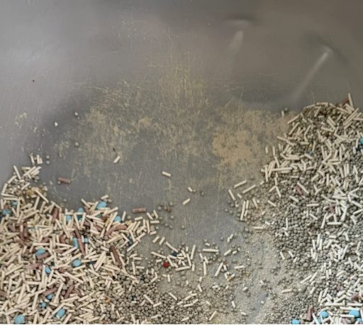 肉垫咖啡渣生竹猫砂测评：结团除臭效果好但后期粉尘多