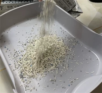 猫殿下银砖小苏打猫砂测评：结团除臭表现优异，性价比高的混砂选择