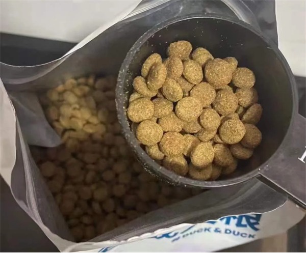 派膳师低能量狗粮测评：减脂犬粮营养分析与喂食建议