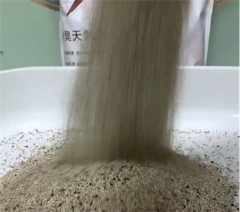 网易严选除臭天然矿砂测评：粉尘少但带出严重需混用