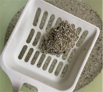 网易严选除臭天然矿砂测评：粉尘少但带出严重需混用