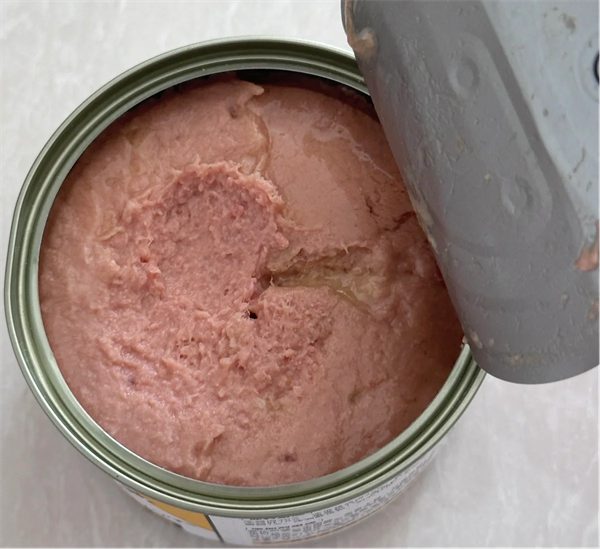 黑鼻头鸡肉猫罐头测评：高蛋白低价格但肠胃敏感需谨慎