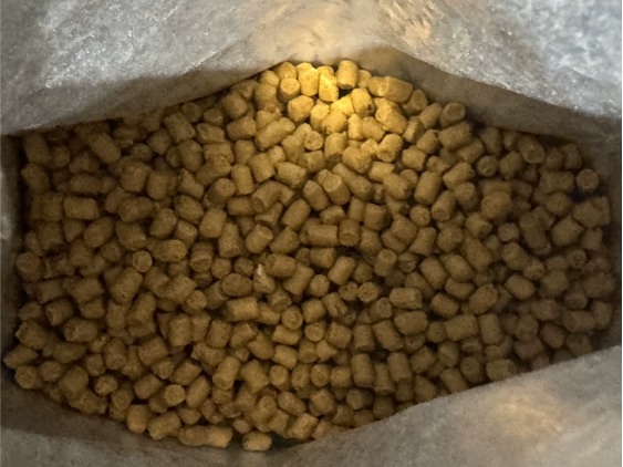 高爷家鲜蒸犬粮测评：100%鲜肉配方营养全面适合多数狗狗