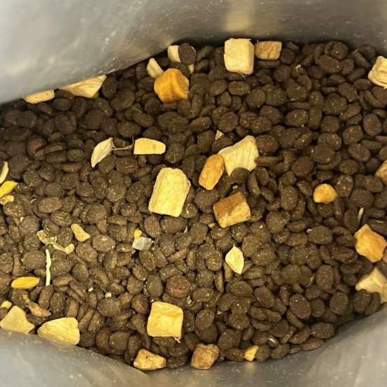 WhyCat冻干三拼猫粮测评:高蛋白配方营养分析 WhyCat冻干三拼猫粮测评:高蛋白配方营养分析