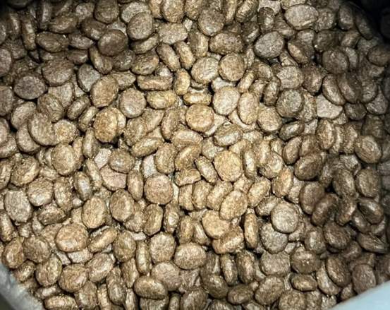 网易天成红肉盛宴猫粮评测:高动物性原料但维生素A风险需关注 网易天成红肉盛宴猫粮评测:高动物性原料但维生素A风险需关注