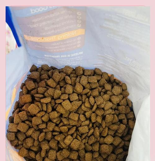 博美犬泪痕问题：解决方法与优化狗粮选择