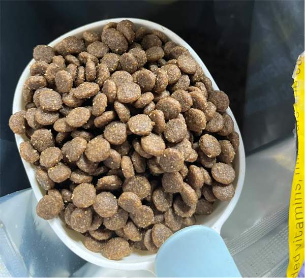 进口低脂狗粮测评:原料配方与营养数据深度解析 进口低脂狗粮测评:原料配方与营养数据深度解析