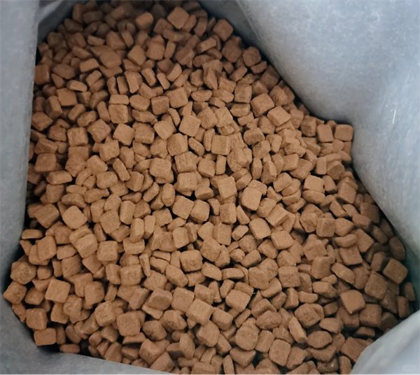 鸭肉梨配方烘焙犬粮深度测评：原料解析与适口性反馈